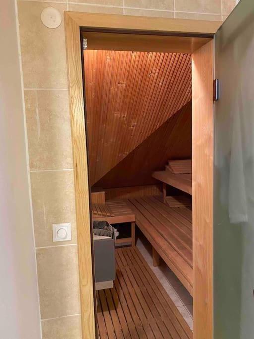 Rooftop 180M2 Loft With Private Sauna, براتسيلافا المظهر الخارجي الصورة