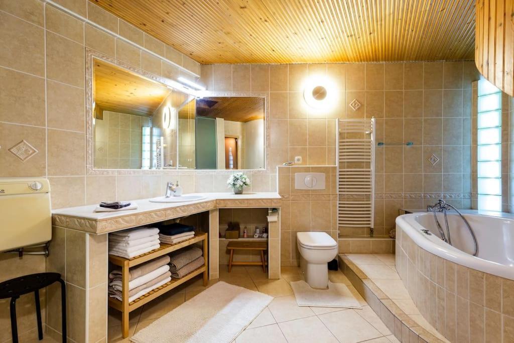 Rooftop 180M2 Loft With Private Sauna, براتسيلافا المظهر الخارجي الصورة