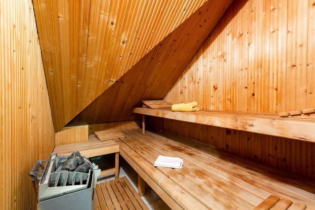 Rooftop 180M2 Loft With Private Sauna, براتسيلافا المظهر الخارجي الصورة